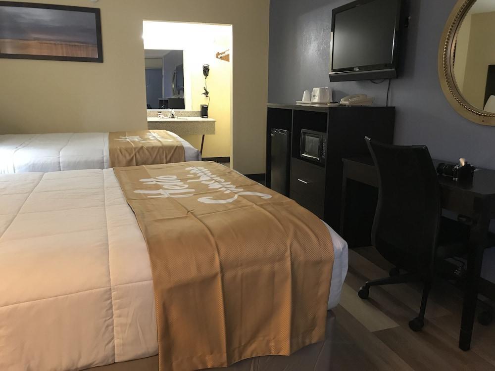 Days Inn By Wyndham Greensboro Airport Esterno foto