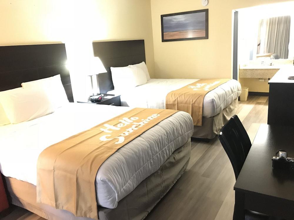 Days Inn By Wyndham Greensboro Airport Esterno foto