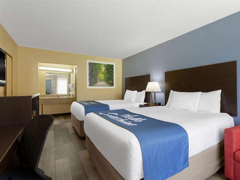 Days Inn By Wyndham Greensboro Airport Esterno foto