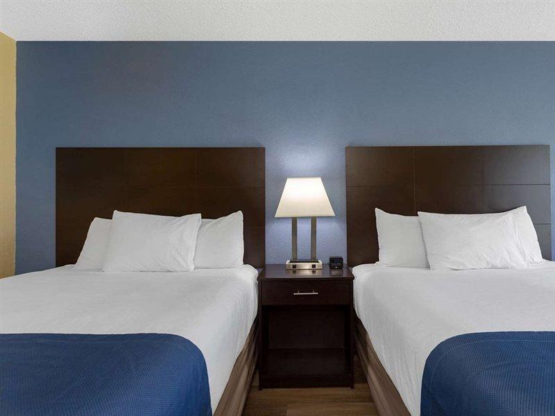Days Inn By Wyndham Greensboro Airport Esterno foto