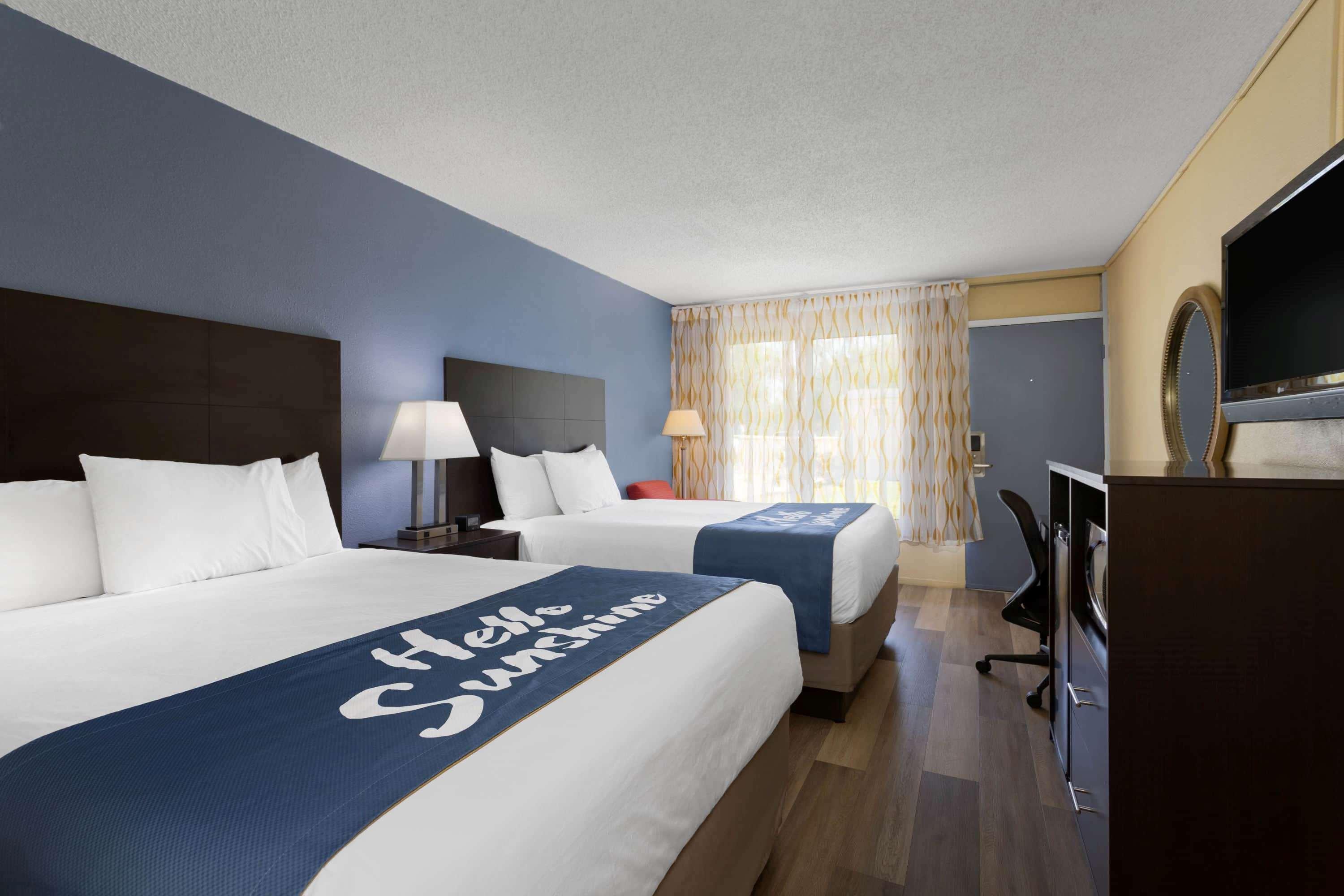 Days Inn By Wyndham Greensboro Airport Esterno foto