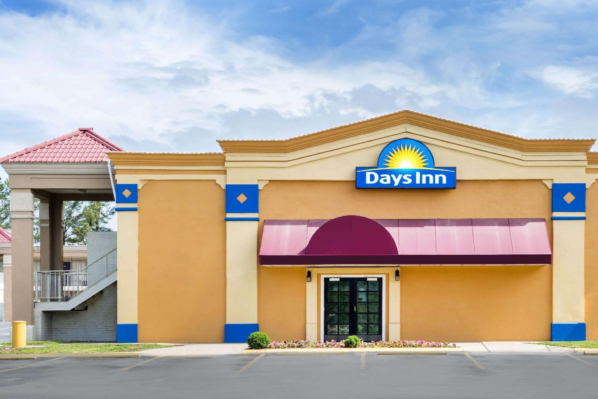 Days Inn By Wyndham Greensboro Airport Esterno foto