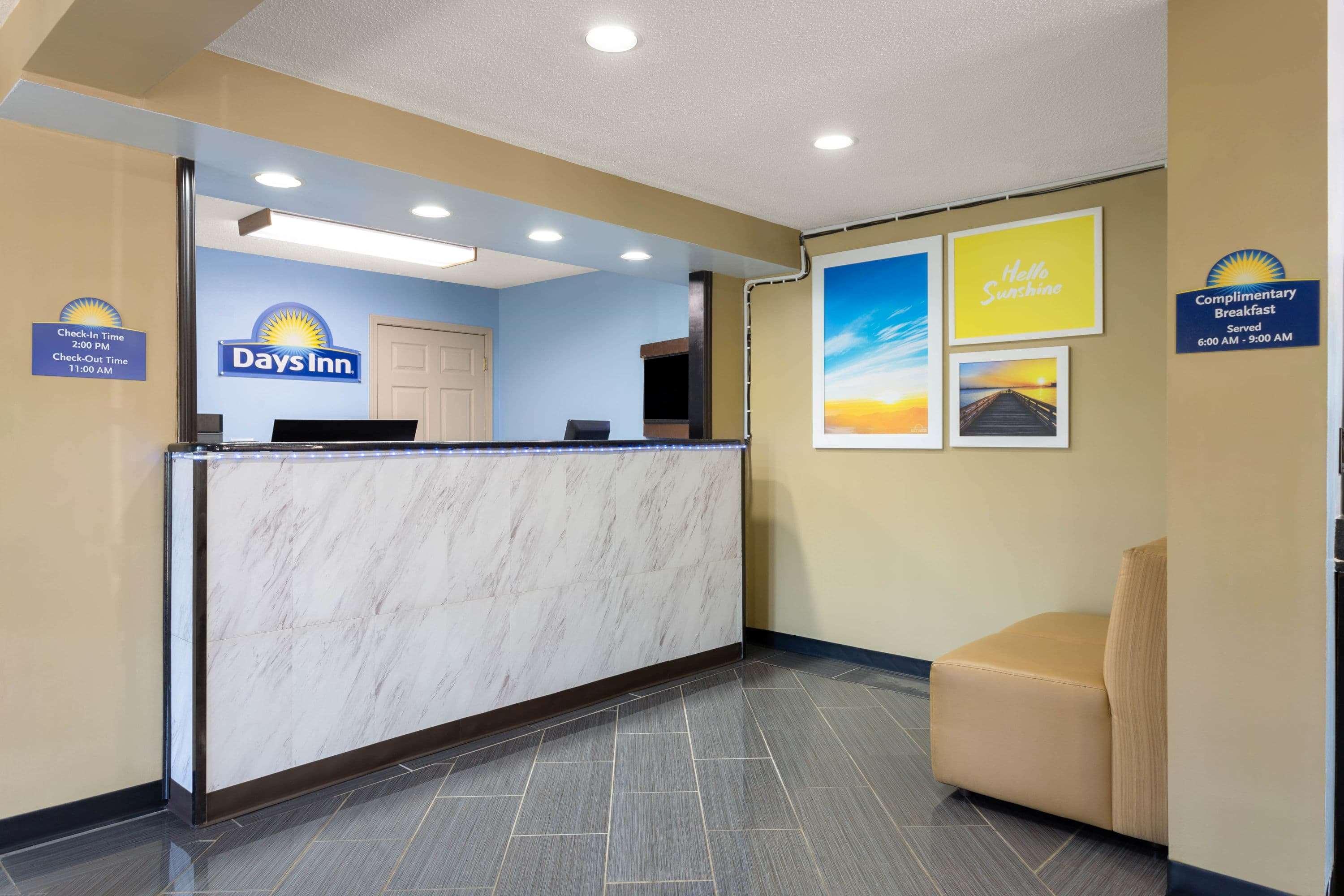 Days Inn By Wyndham Greensboro Airport Esterno foto