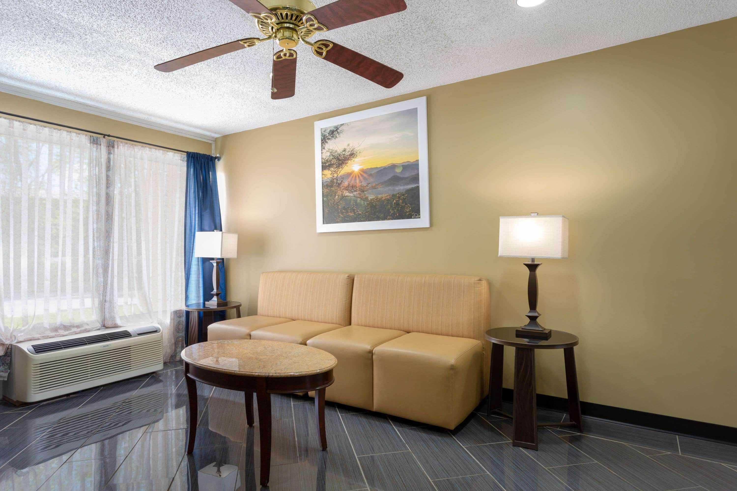 Days Inn By Wyndham Greensboro Airport Esterno foto