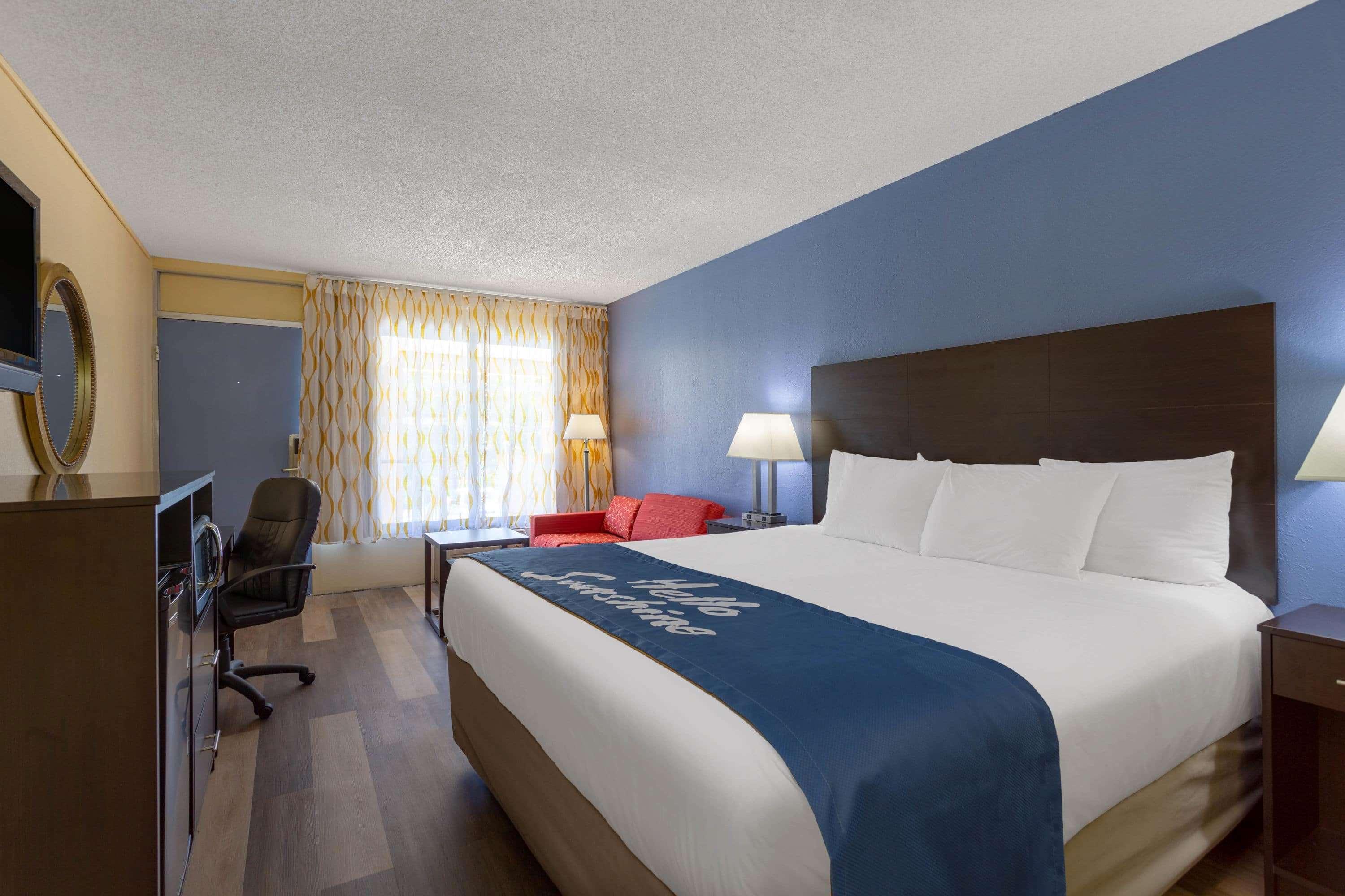 Days Inn By Wyndham Greensboro Airport Esterno foto