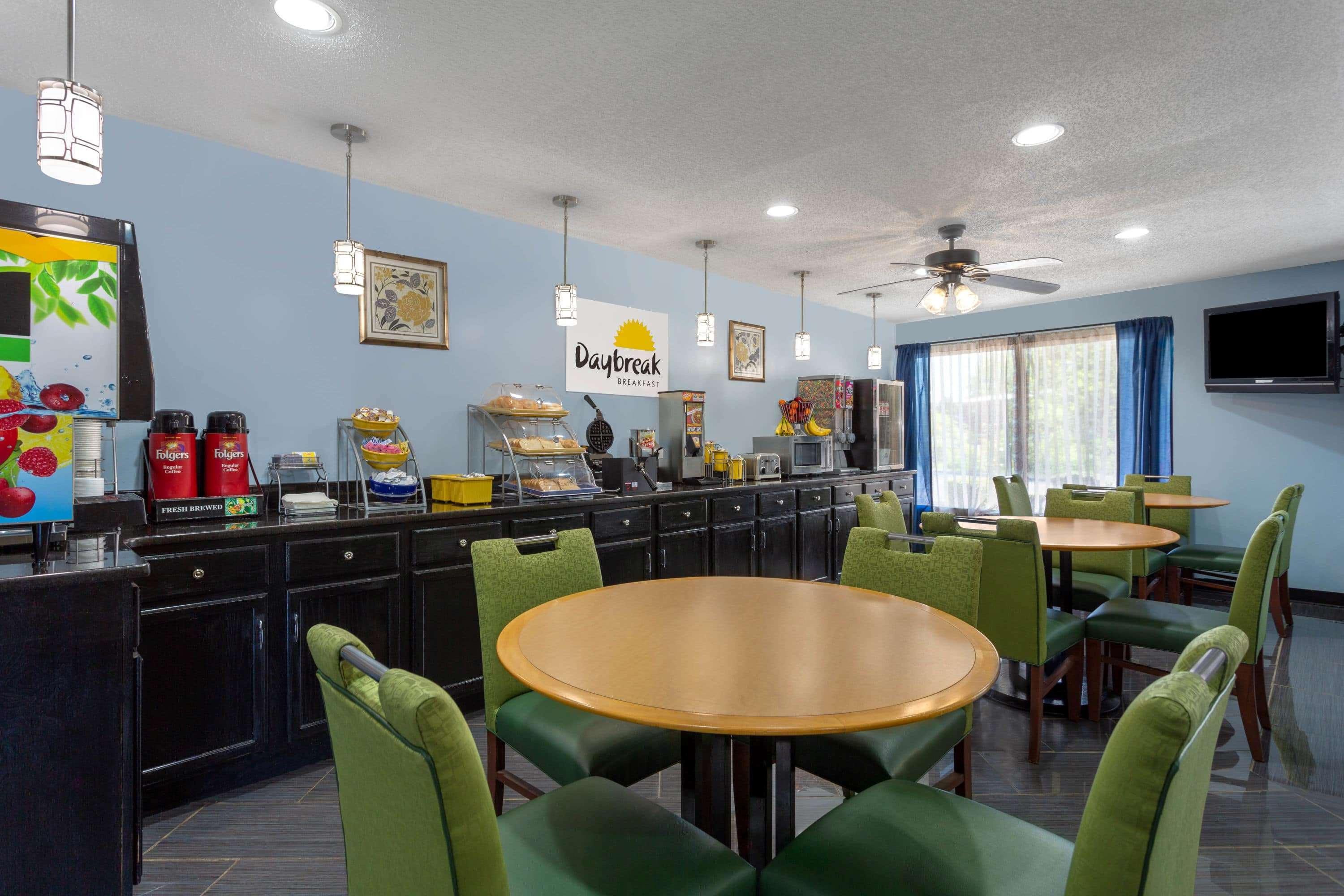 Days Inn By Wyndham Greensboro Airport Esterno foto