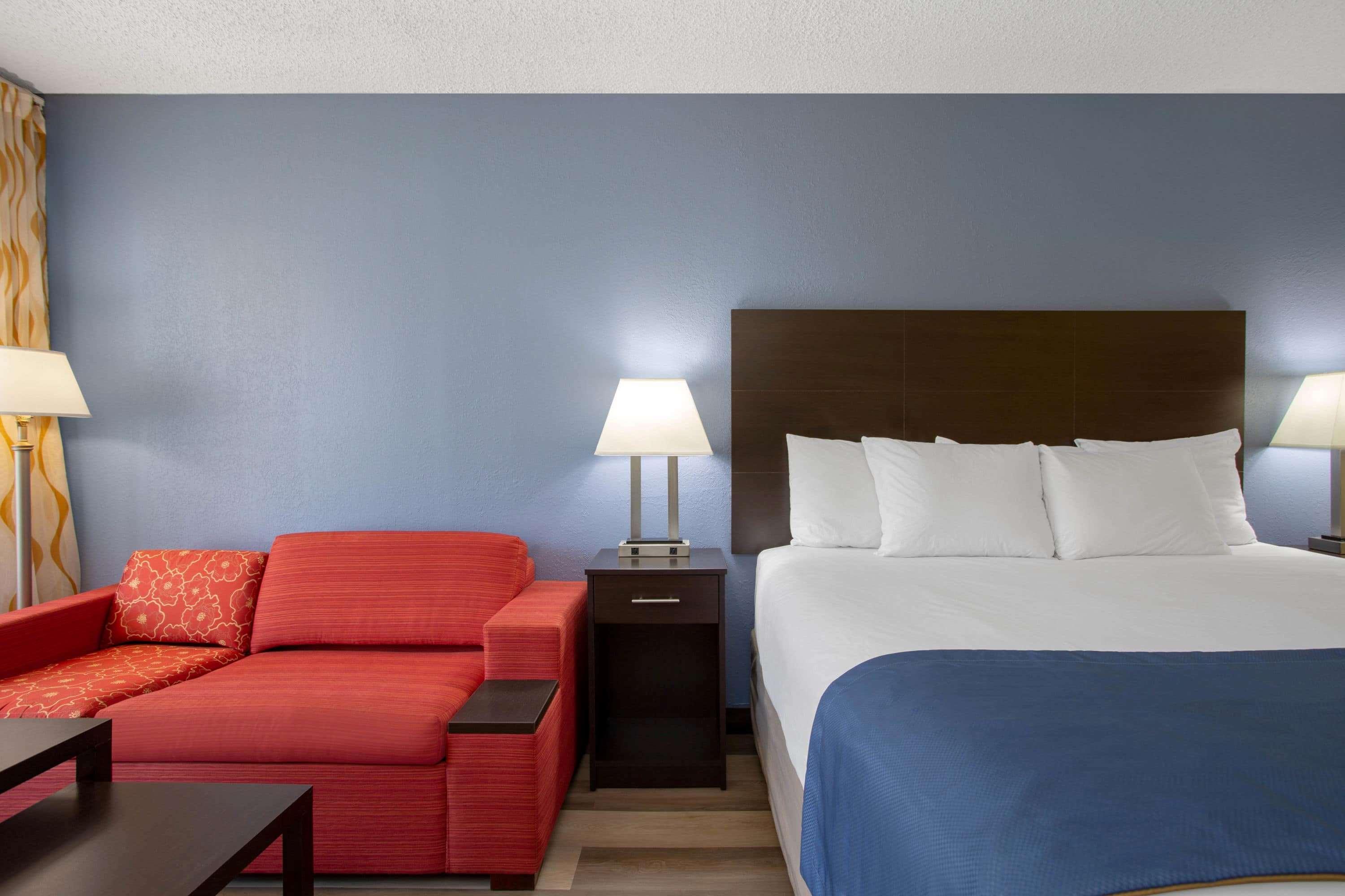 Days Inn By Wyndham Greensboro Airport Esterno foto