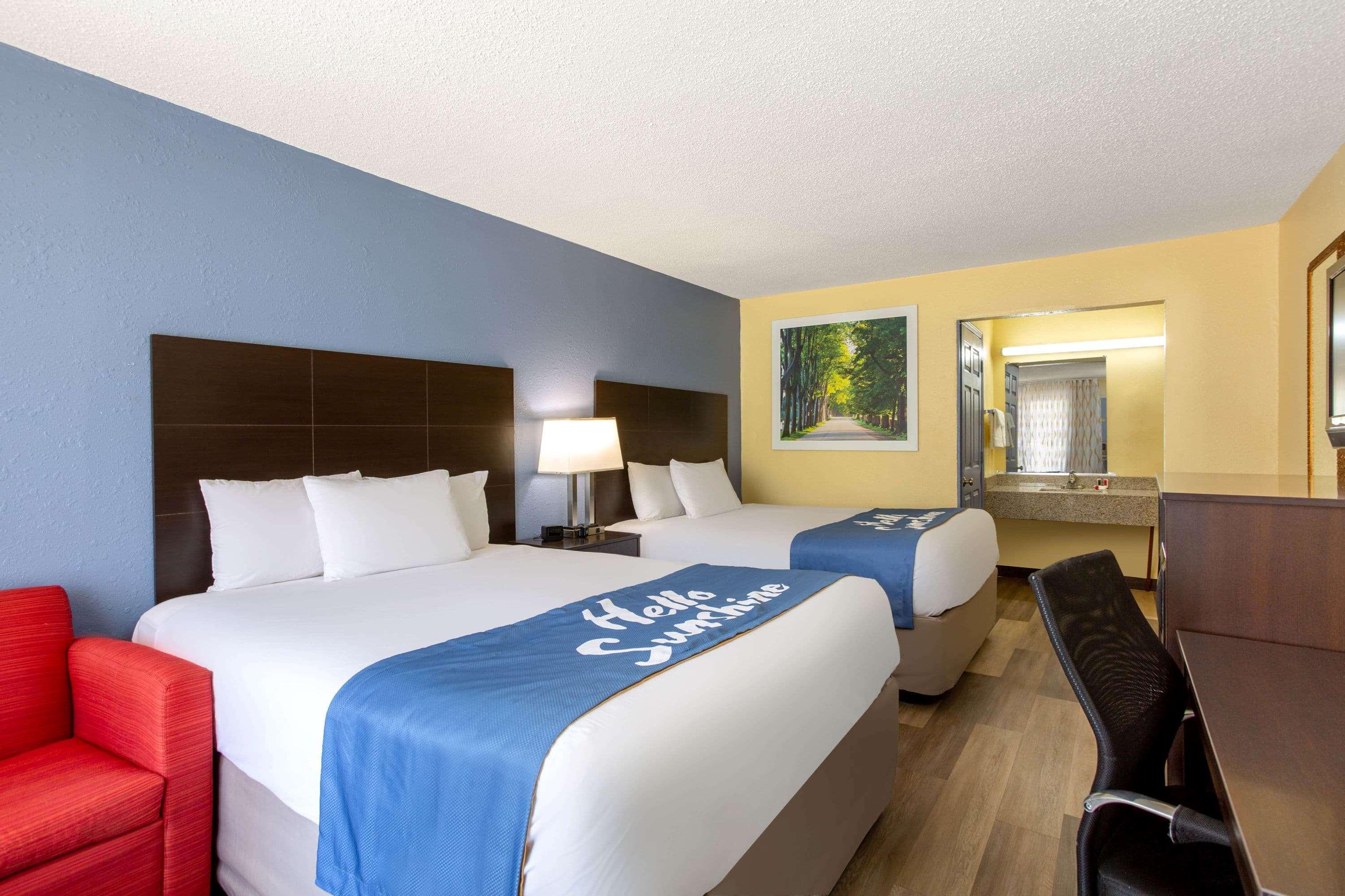 Days Inn By Wyndham Greensboro Airport Esterno foto