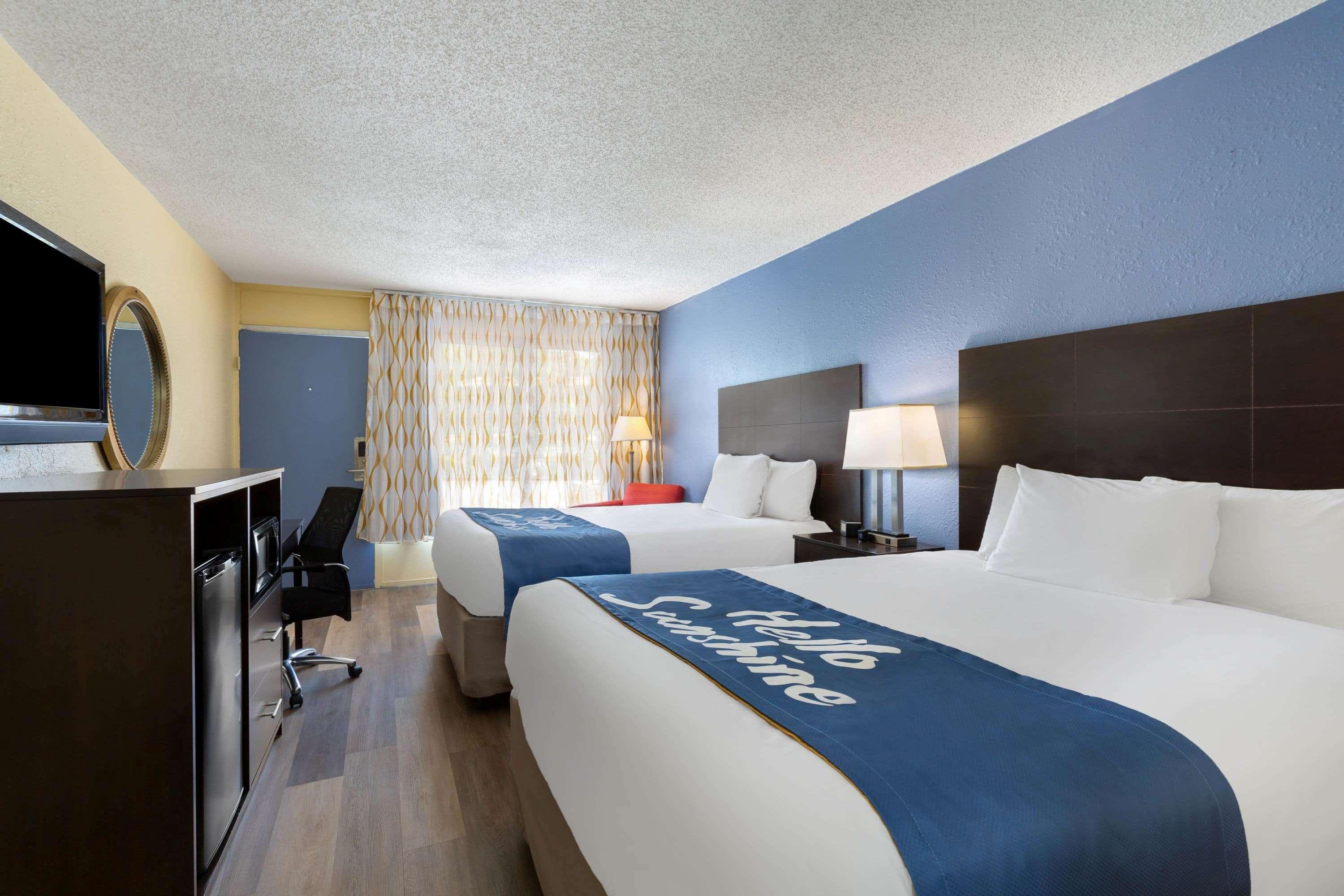 Days Inn By Wyndham Greensboro Airport Esterno foto
