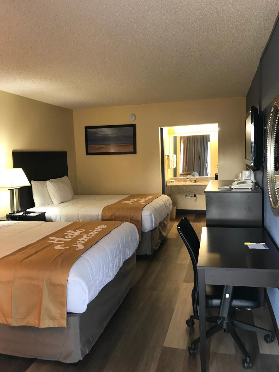 Days Inn By Wyndham Greensboro Airport Esterno foto