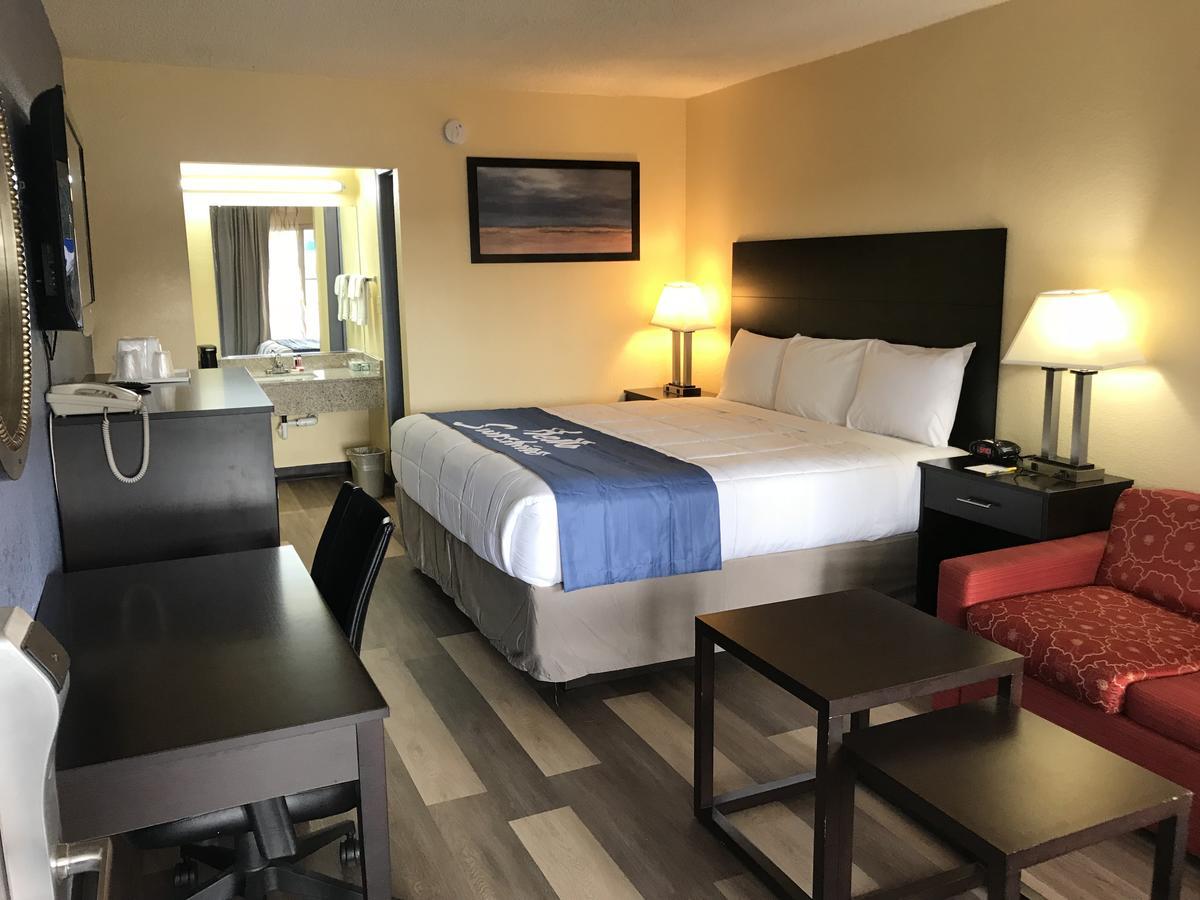 Days Inn By Wyndham Greensboro Airport Esterno foto