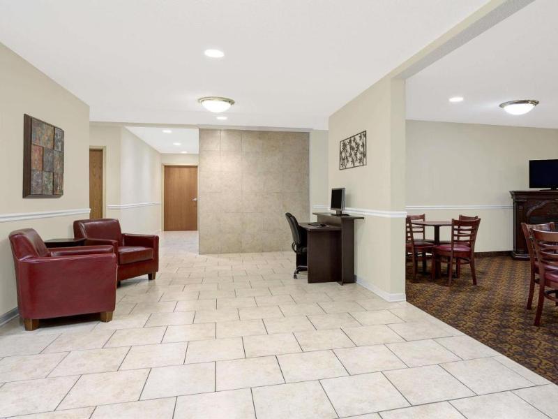 Days Inn By Wyndham Greensboro Airport Esterno foto